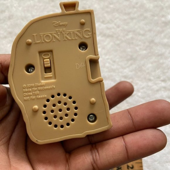 Lion Figure - Picture 9 of 10